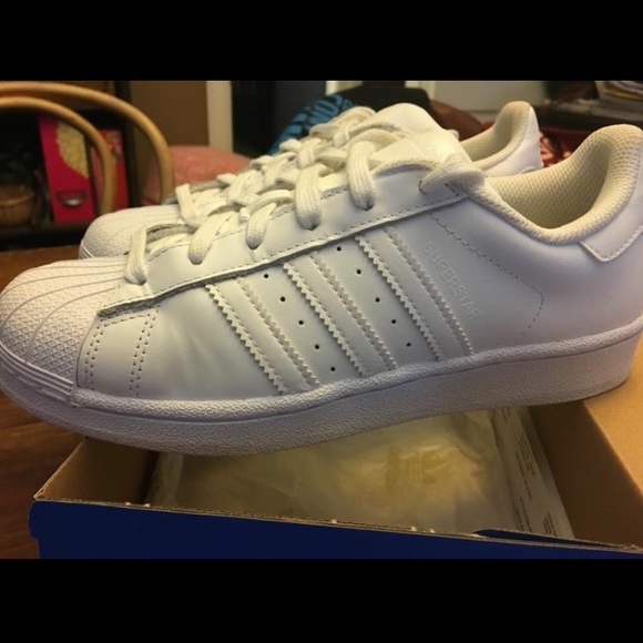 Adidas Superstar Shell Toe Size 6 1/2 Women’s - Picture 2 of 4